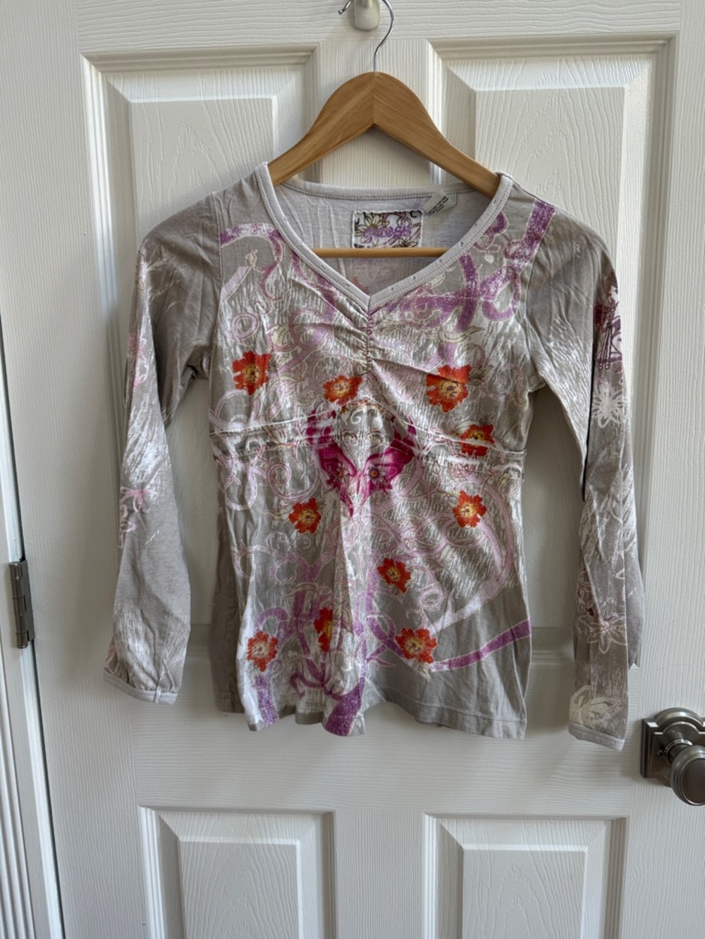 Guess  Long-Sleeve V-Neck Top with Pink & Orange Floral Print